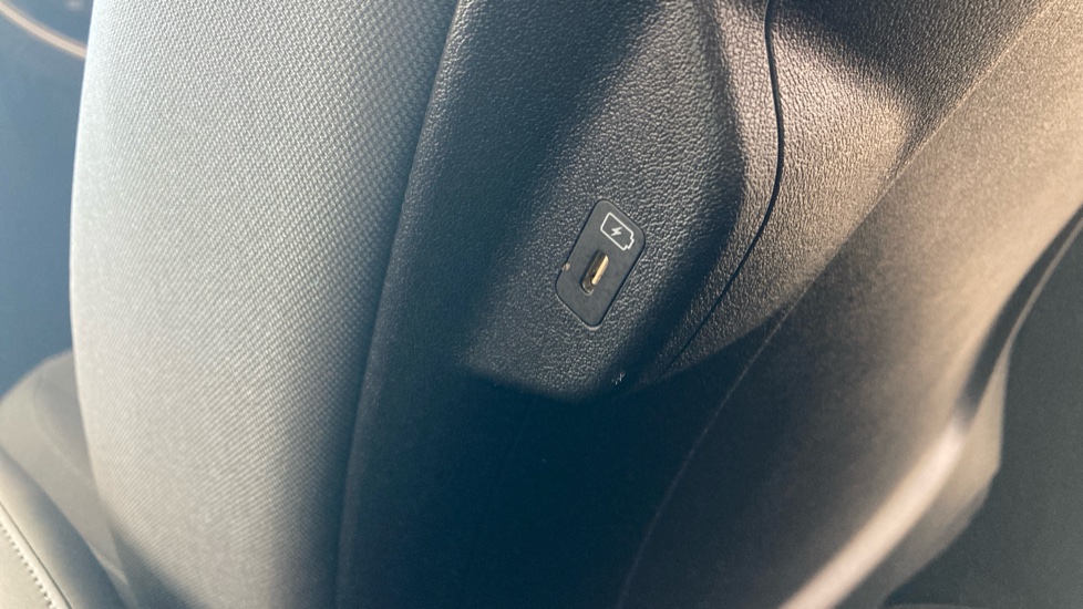 Kia Niro 150kW 2 64kWh 5dr Auto Electric Estate - Image 44