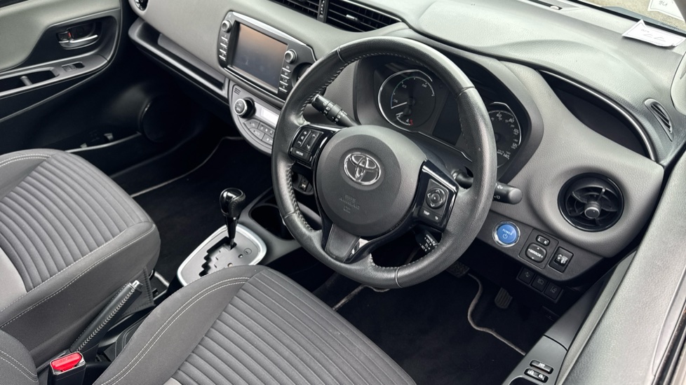 Toyota Yaris 1.5 Hybrid Icon Tech 5dr CVT Hybrid Hatchback - Image 11