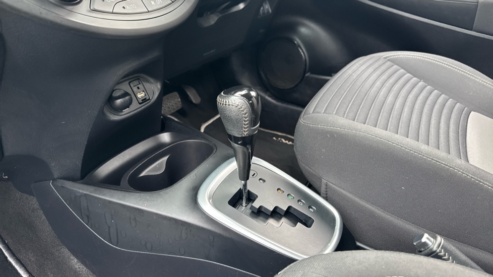 Toyota Yaris 1.5 Hybrid Icon Tech 5dr CVT Hybrid Hatchback - Image 13