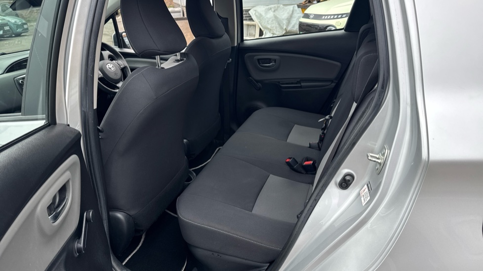Toyota Yaris 1.5 Hybrid Icon Tech 5dr CVT Hybrid Hatchback - Image 16