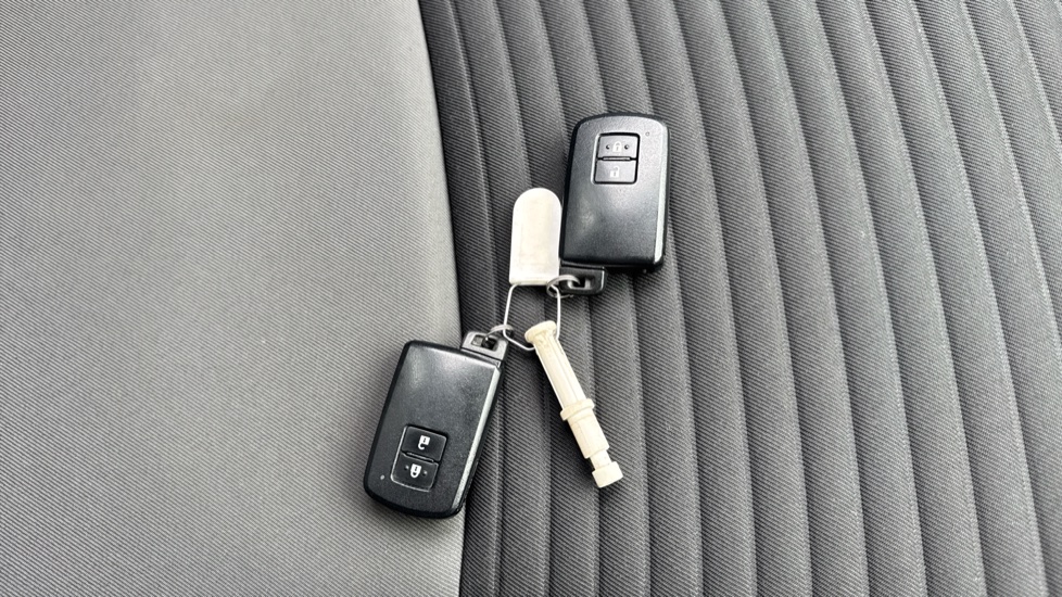 Toyota Yaris 1.5 Hybrid Icon Tech 5dr CVT Hybrid Hatchback - Image 20