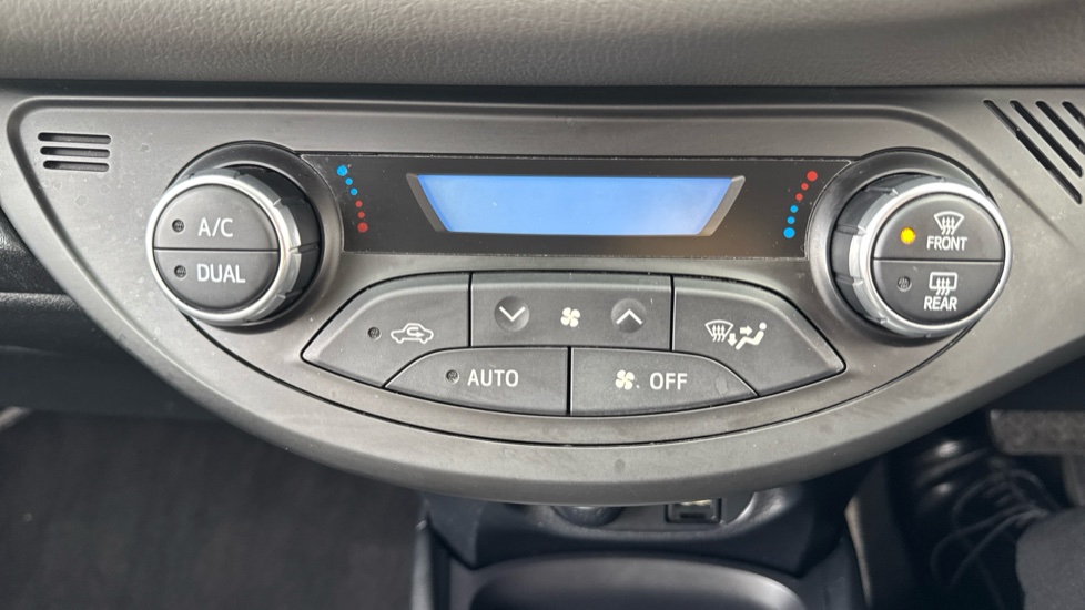 Toyota Yaris 1.5 Hybrid Icon Tech 5dr CVT Hybrid Hatchback - Image 25