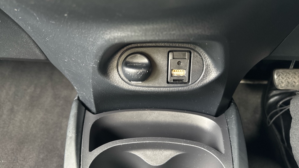 Toyota Yaris 1.5 Hybrid Icon Tech 5dr CVT Hybrid Hatchback - Image 26