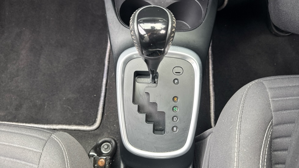 Toyota Yaris 1.5 Hybrid Icon Tech 5dr CVT Hybrid Hatchback - Image 27
