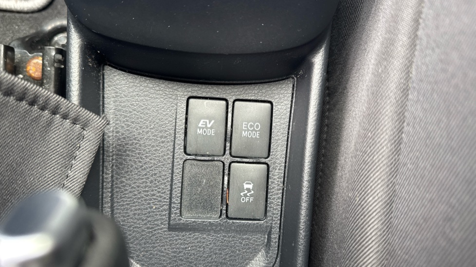 Toyota Yaris 1.5 Hybrid Icon Tech 5dr CVT Hybrid Hatchback - Image 29