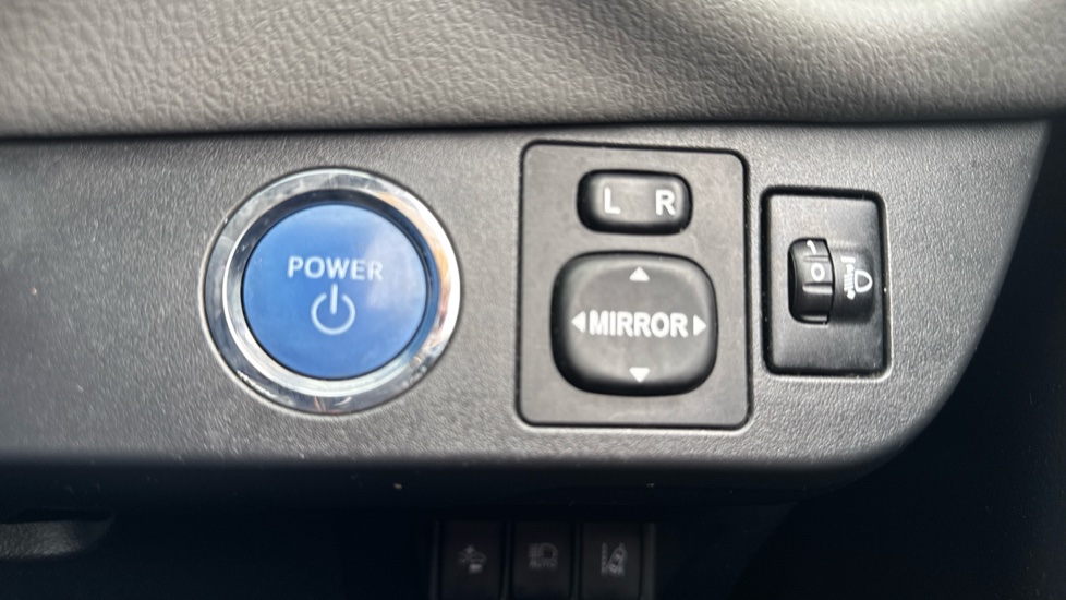 Toyota Yaris 1.5 Hybrid Icon Tech 5dr CVT Hybrid Hatchback - Image 31