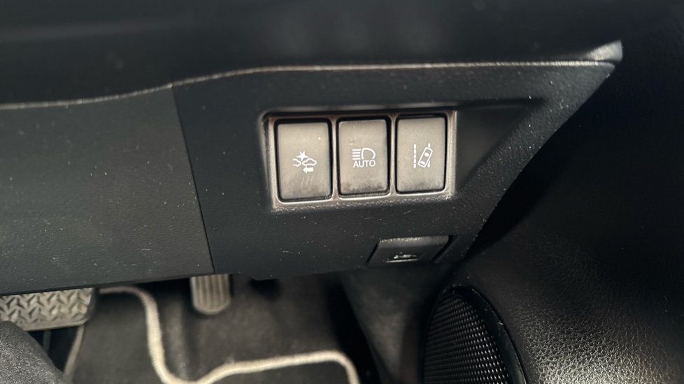 Toyota Yaris 1.5 Hybrid Icon Tech 5dr CVT Hybrid Hatchback - Image 32