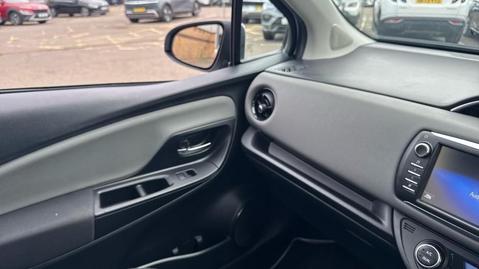 Toyota Yaris 1.5 Hybrid Icon Tech 5dr CVT Hybrid Hatchback - Image 34