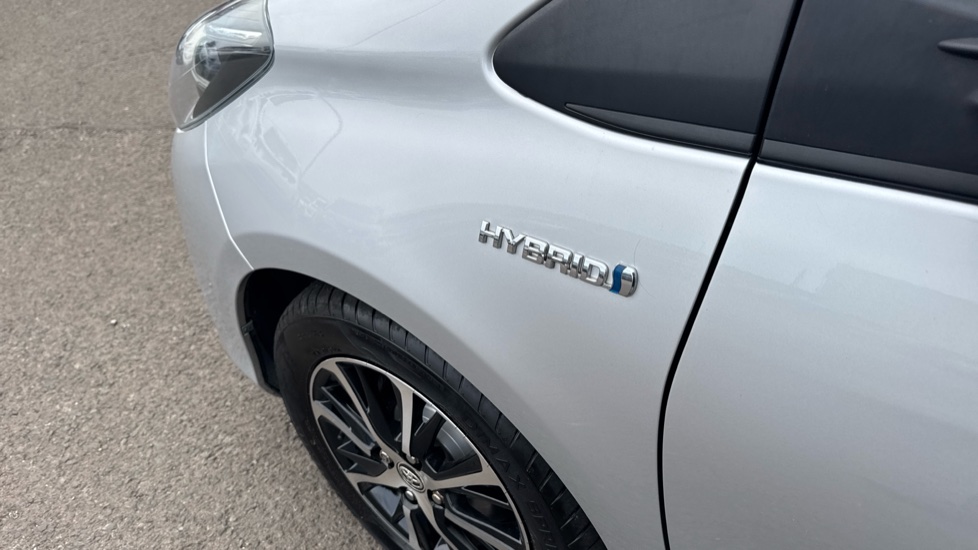 Toyota Yaris 1.5 Hybrid Icon Tech 5dr CVT Hybrid Hatchback - Image 38