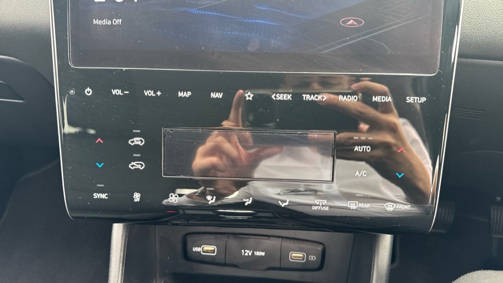 Hyundai TUCSON 1.6 TGDi SE Connect 5dr 2WD Petrol Estate - Image 31