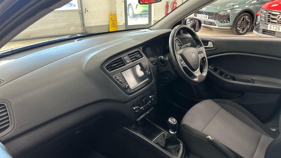 Hyundai i20 1.2 MPi SE 5dr Petrol Hatchback - Image 9