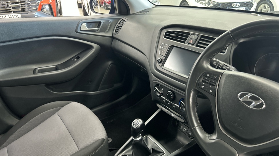 Hyundai i20 1.2 MPi SE 5dr Petrol Hatchback - Image 14