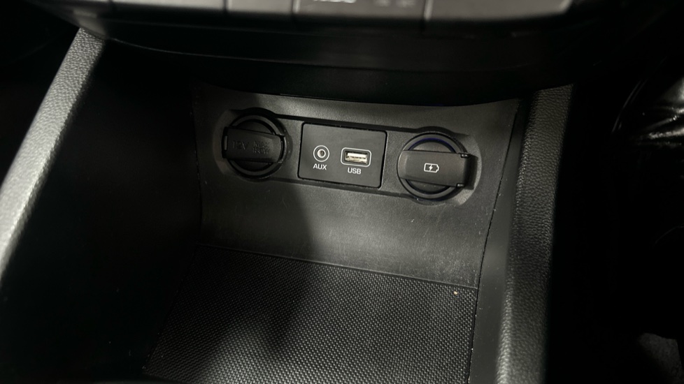 Hyundai i20 1.2 MPi SE 5dr Petrol Hatchback - Image 32