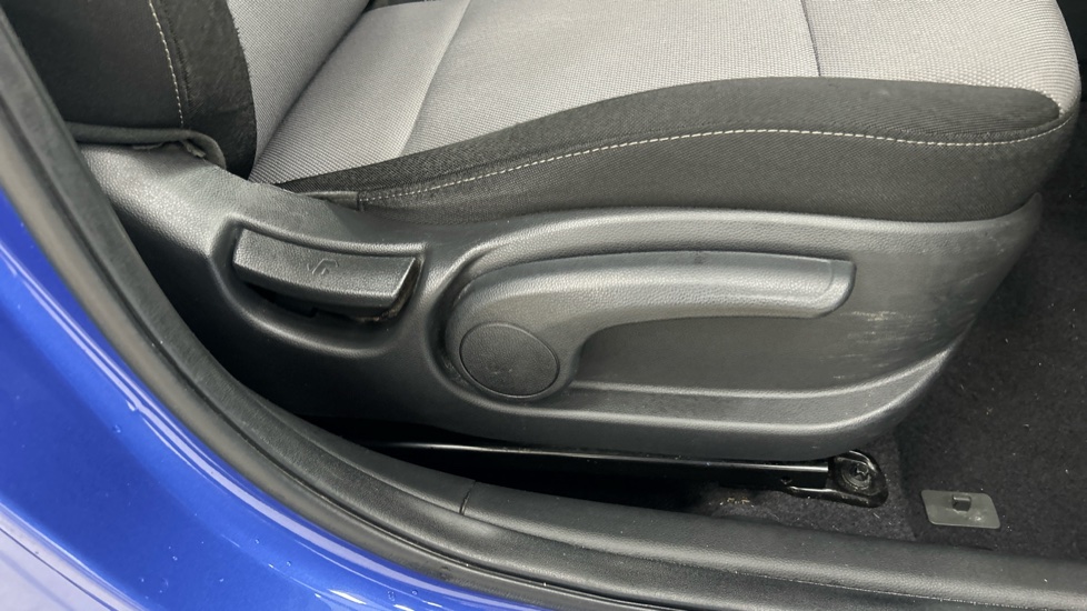 Hyundai i20 1.2 MPi SE 5dr Petrol Hatchback - Image 45