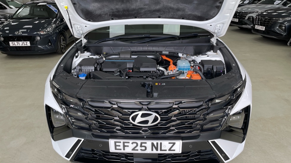Hyundai TUCSON 1.6T Plug-in Hybrid N Line 5dr Auto Estate - Image 8