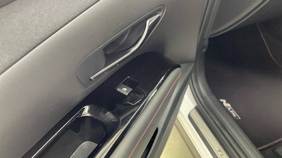 Hyundai TUCSON 1.6T Plug-in Hybrid N Line 5dr Auto Estate - Image 37