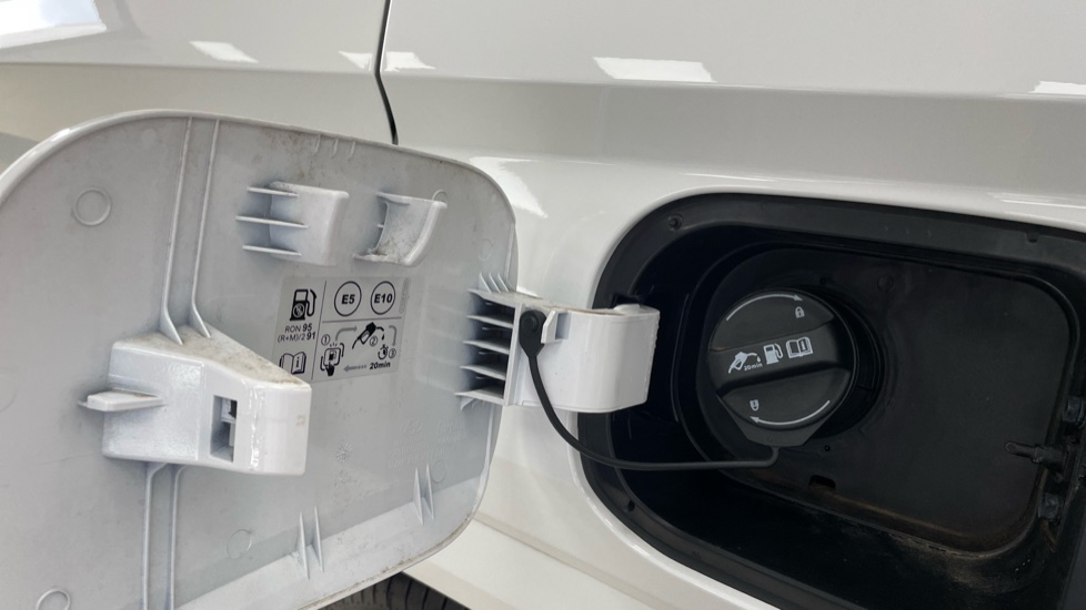 Hyundai TUCSON 1.6T Plug-in Hybrid N Line 5dr Auto Estate - Image 38
