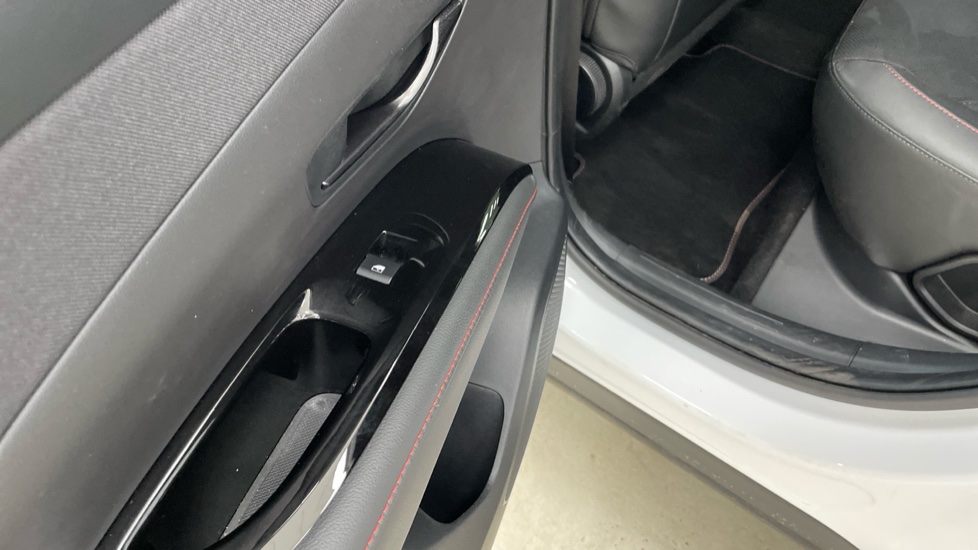Hyundai TUCSON 1.6T Plug-in Hybrid N Line 5dr Auto Estate - Image 39