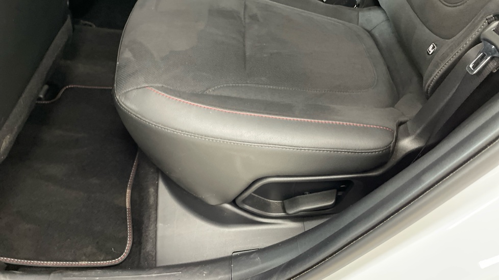 Hyundai TUCSON 1.6T Plug-in Hybrid N Line 5dr Auto Estate - Image 40
