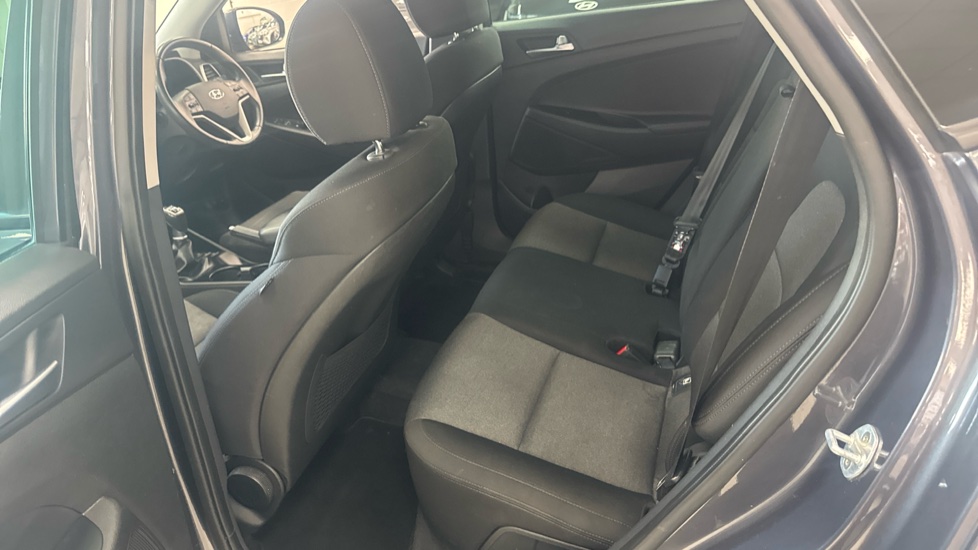 Hyundai TUCSON 1.6 GDi SE Nav 5dr 2WD Petrol Estate - Image 16