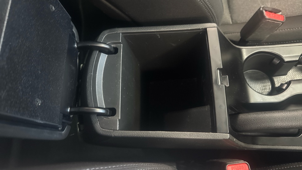 Hyundai TUCSON 1.6 GDi SE Nav 5dr 2WD Petrol Estate - Image 34