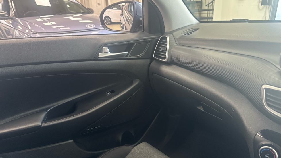 Hyundai TUCSON 1.6 GDi SE Nav 5dr 2WD Petrol Estate - Image 37