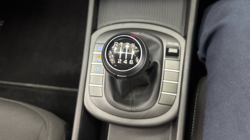 Hyundai KONA 1.6T 138 Advance 5dr Petrol Hatchback - Image 32
