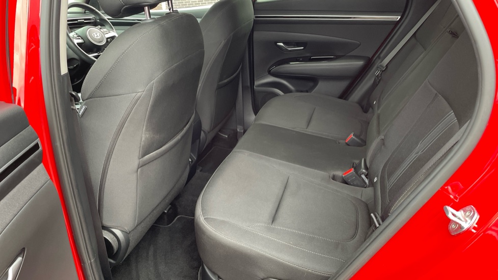 Hyundai TUCSON 1.6 TGDi Hybrid 230 Premium 5dr 2WD Auto Hybrid Estate - Image 16