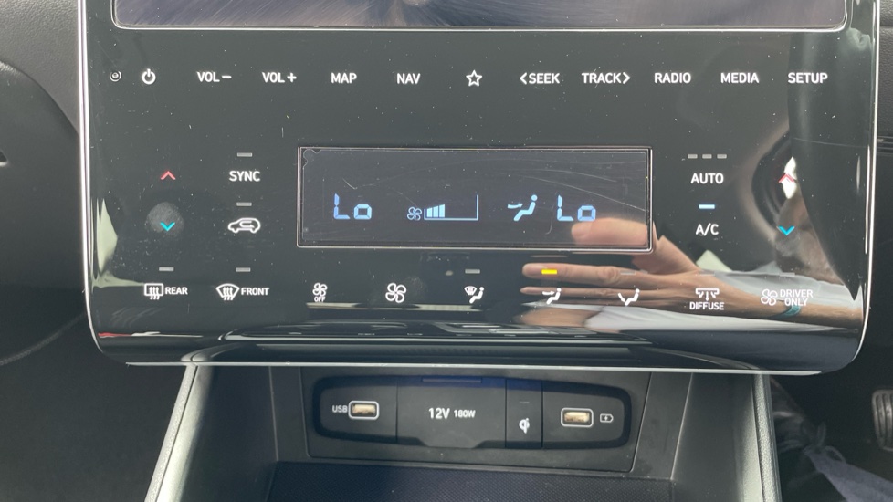 Hyundai TUCSON 1.6 TGDi Hybrid 230 Premium 5dr 2WD Auto Hybrid Estate - Image 25