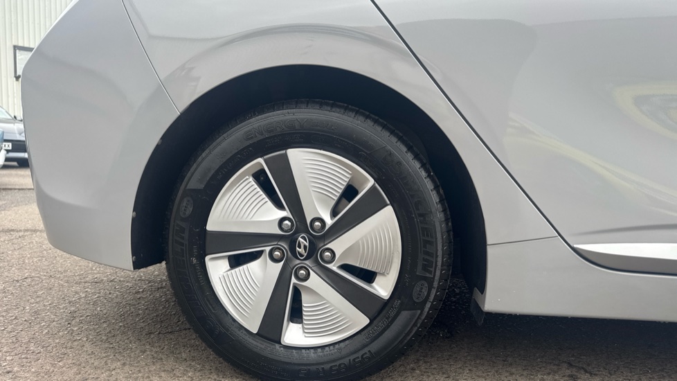 Hyundai IONIQ 1.6 GDi Hybrid SE Connect 5dr DCT Hybrid Hatchback - Image 7