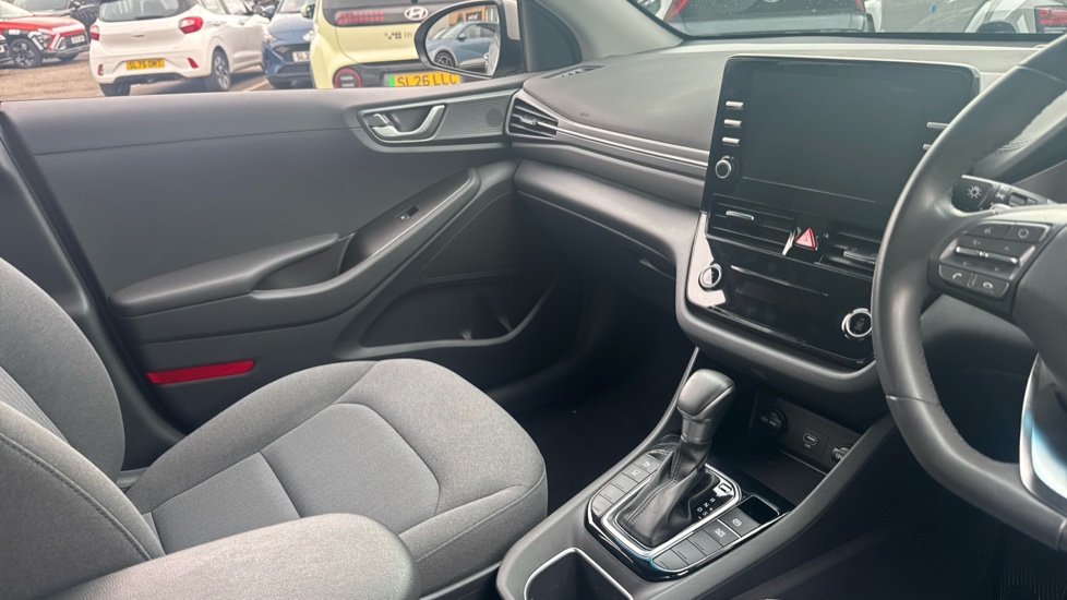 Hyundai IONIQ 1.6 GDi Hybrid SE Connect 5dr DCT Hybrid Hatchback - Image 14