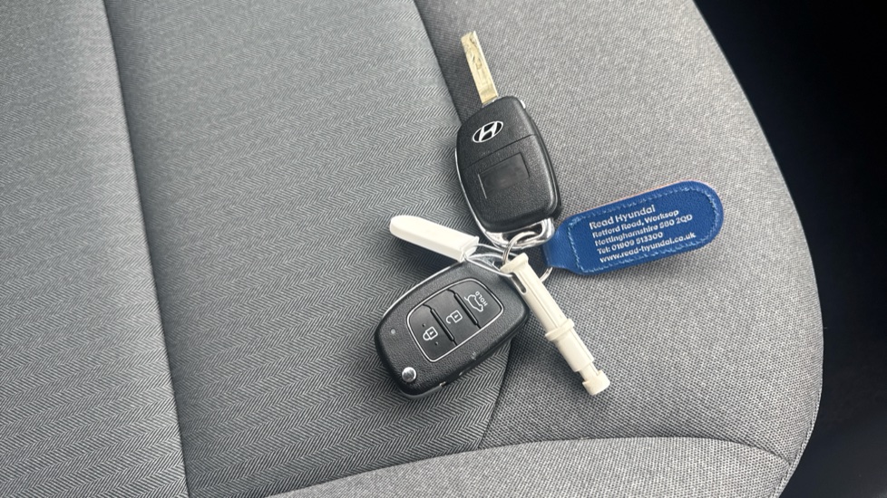 Hyundai IONIQ 1.6 GDi Hybrid SE Connect 5dr DCT Hybrid Hatchback - Image 20