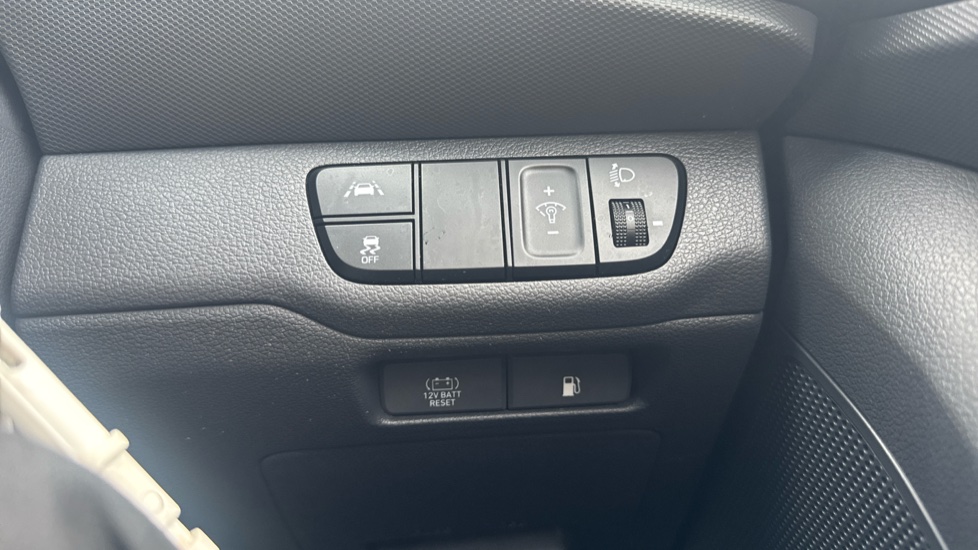 Hyundai IONIQ 1.6 GDi Hybrid SE Connect 5dr DCT Hybrid Hatchback - Image 26