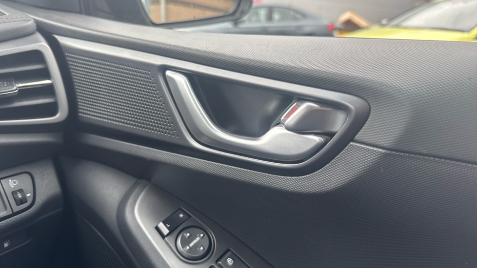 Hyundai IONIQ 1.6 GDi Hybrid SE Connect 5dr DCT Hybrid Hatchback - Image 28