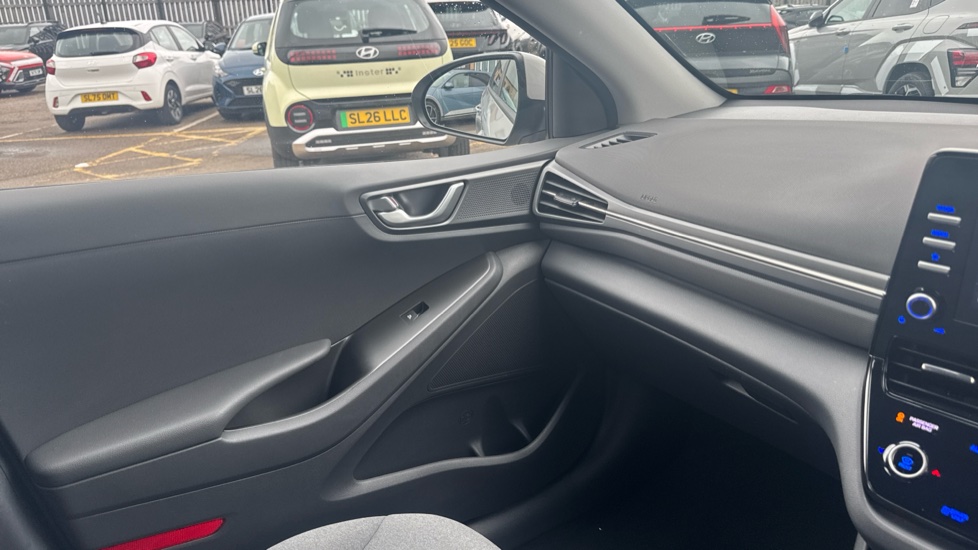Hyundai IONIQ 1.6 GDi Hybrid SE Connect 5dr DCT Hybrid Hatchback - Image 35