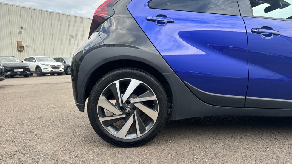 Toyota Aygo X 1.0 VVT-i Edge 5dr Petrol Hatchback - Image 7