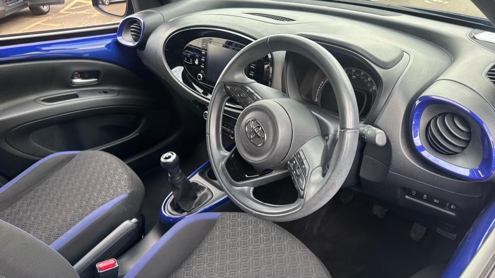 Toyota Aygo X 1.0 VVT-i Edge 5dr Petrol Hatchback - Image 11