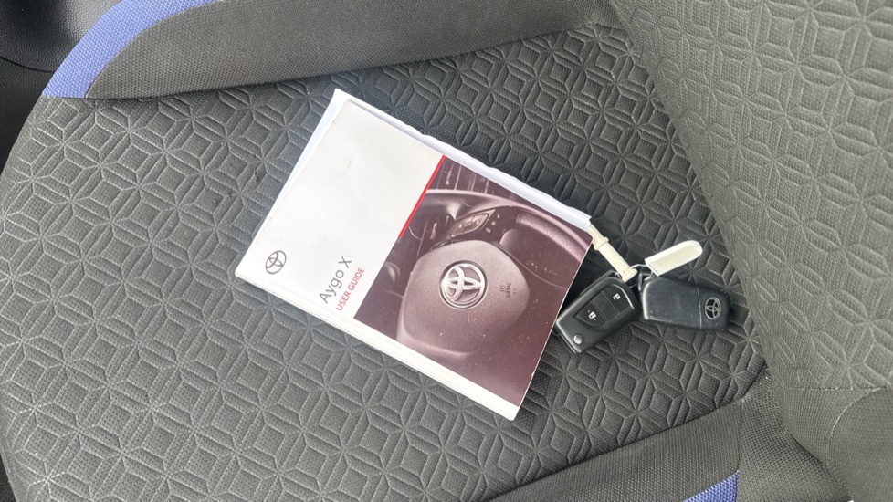 Toyota Aygo X 1.0 VVT-i Edge 5dr Petrol Hatchback - Image 19