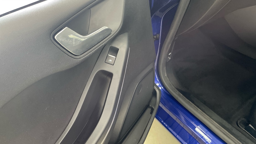 Ford Fiesta 1.0 EcoBoost Zetec 3dr Petrol Hatchback - Image 34
