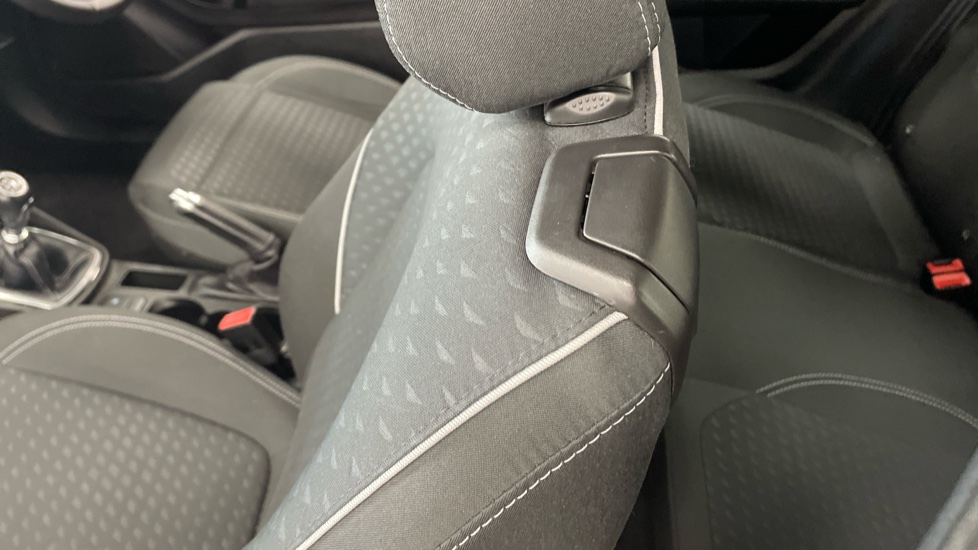 Ford Fiesta 1.0 EcoBoost Zetec 3dr Petrol Hatchback - Image 35
