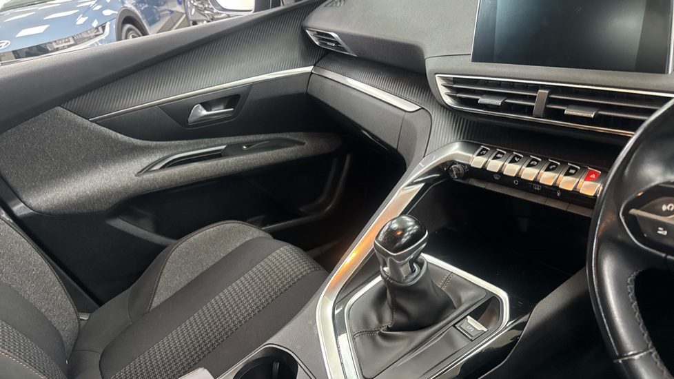 Peugeot 3008 1.6 BlueHDi 120 Active 5dr Diesel Estate - Image 14