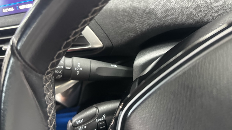 Peugeot 3008 1.6 BlueHDi 120 Active 5dr Diesel Estate - Image 28