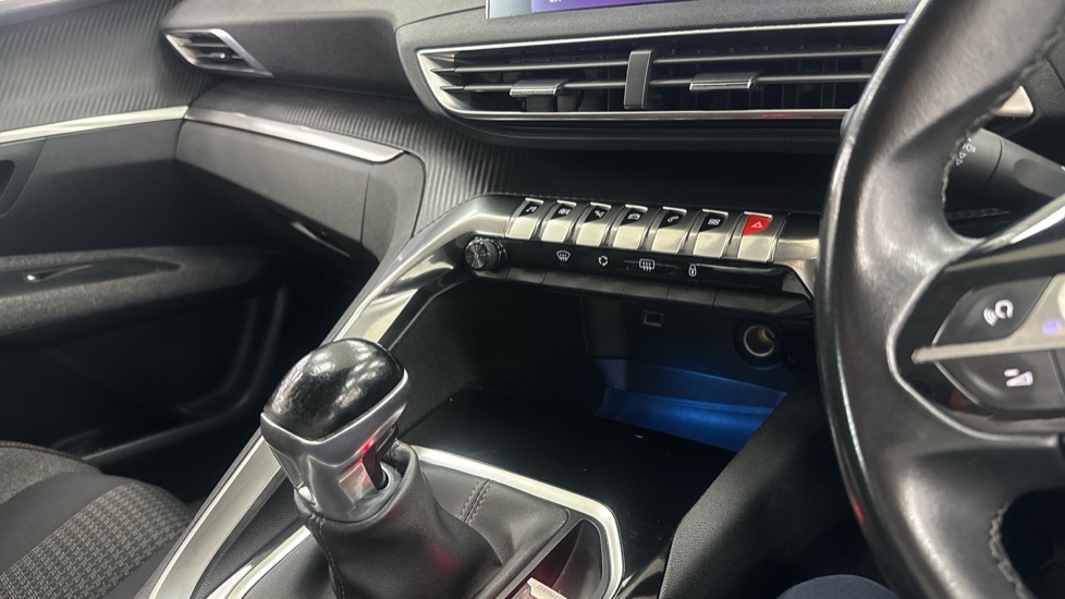 Peugeot 3008 1.6 BlueHDi 120 Active 5dr Diesel Estate - Image 33