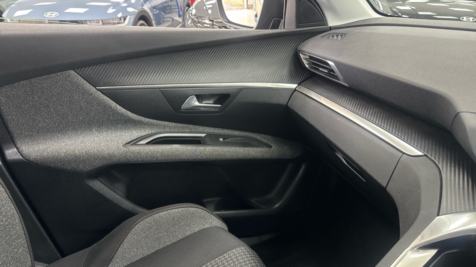 Peugeot 3008 1.6 BlueHDi 120 Active 5dr Diesel Estate - Image 35