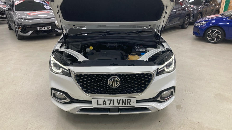 MG HS 1.5 T-GDI Exclusive 5dr DCT Petrol Hatchback - Image 8