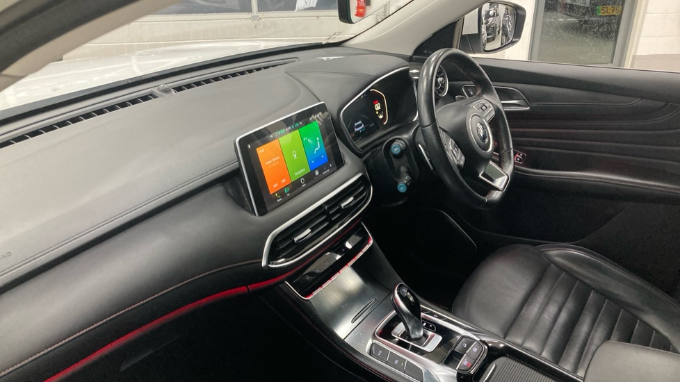 MG HS 1.5 T-GDI Exclusive 5dr DCT Petrol Hatchback - Image 9