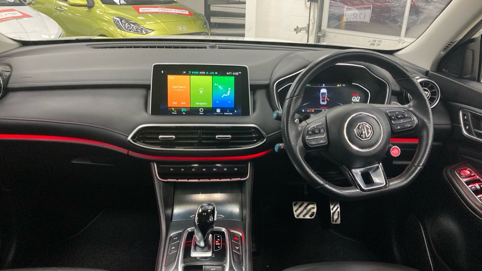 MG HS 1.5 T-GDI Exclusive 5dr DCT Petrol Hatchback - Image 10