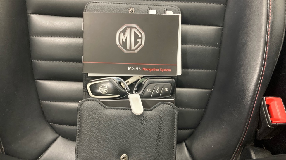 MG HS 1.5 T-GDI Exclusive 5dr DCT Petrol Hatchback - Image 19