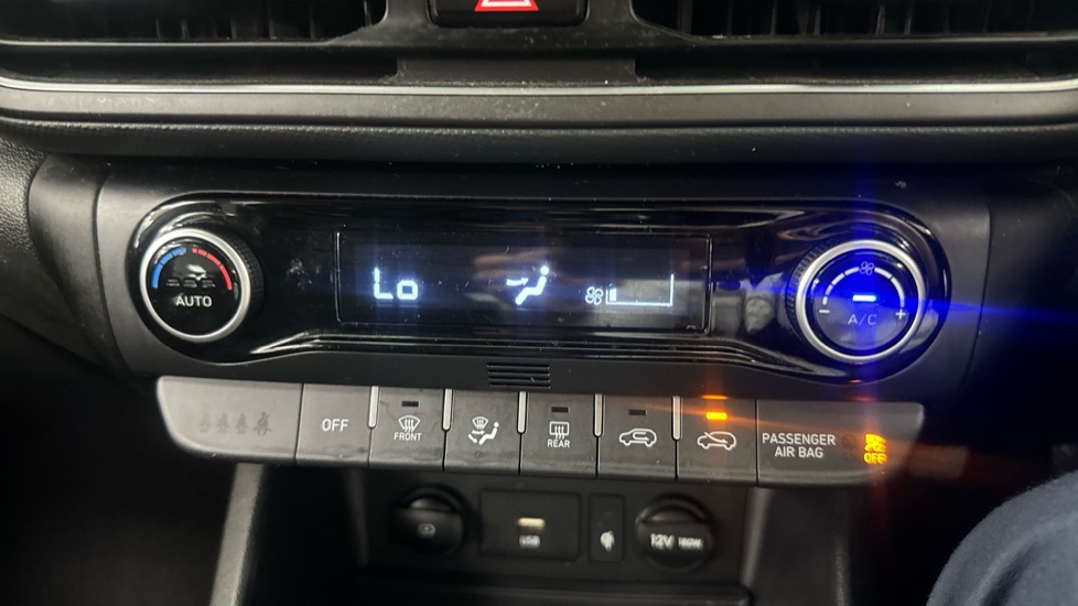 Hyundai KONA 1.0 TGDi 48V MHEV Premium 5dr Petrol Hatchback - Image 32