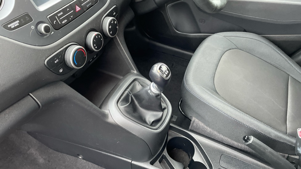Hyundai i10 1.0 Go SE 5dr Petrol Hatchback - Image 13